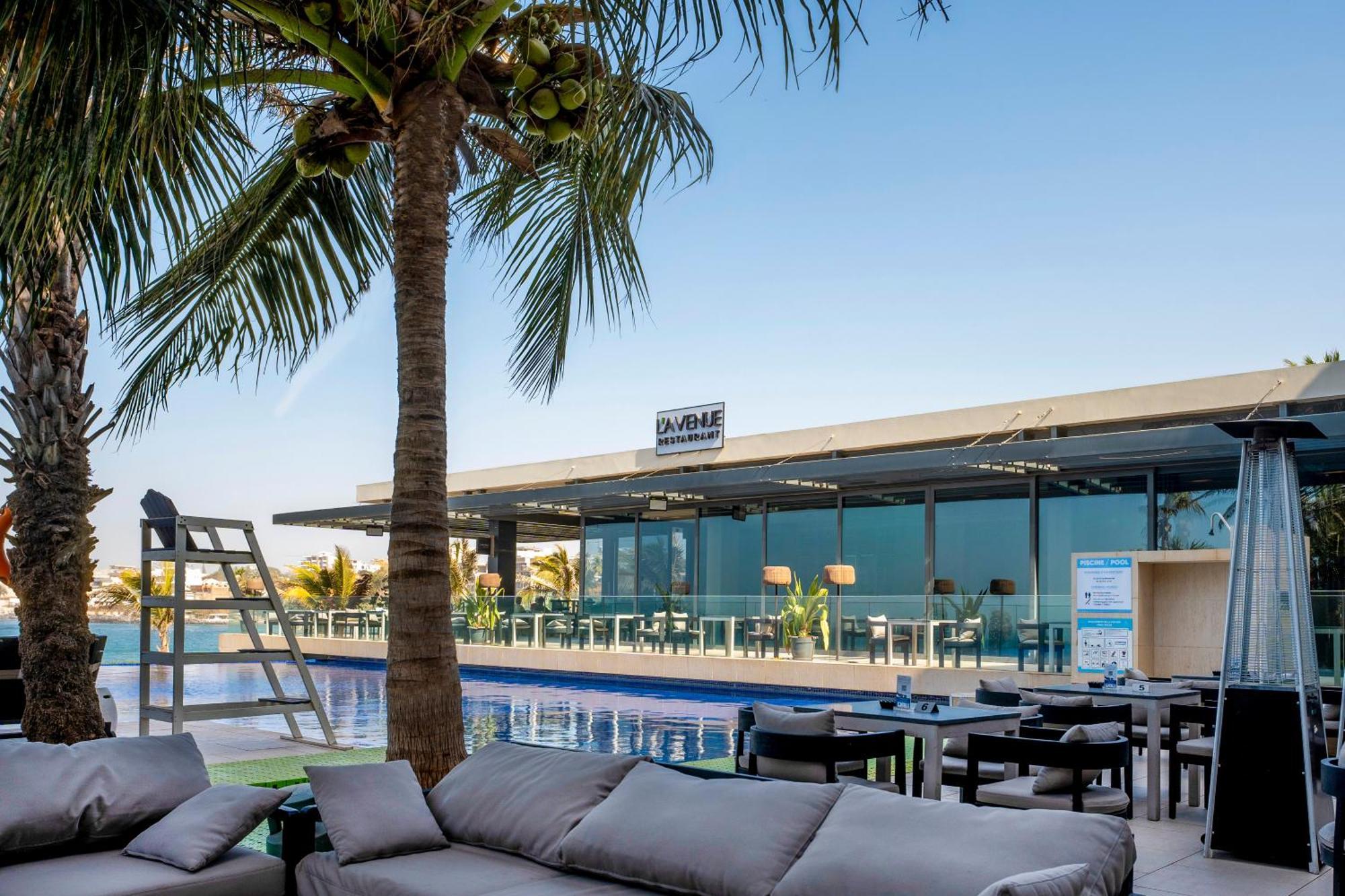 Noom Hotel Dakar Sea Plaza, A Member Of Radisson Individuals Exterior foto The pool at the hotel