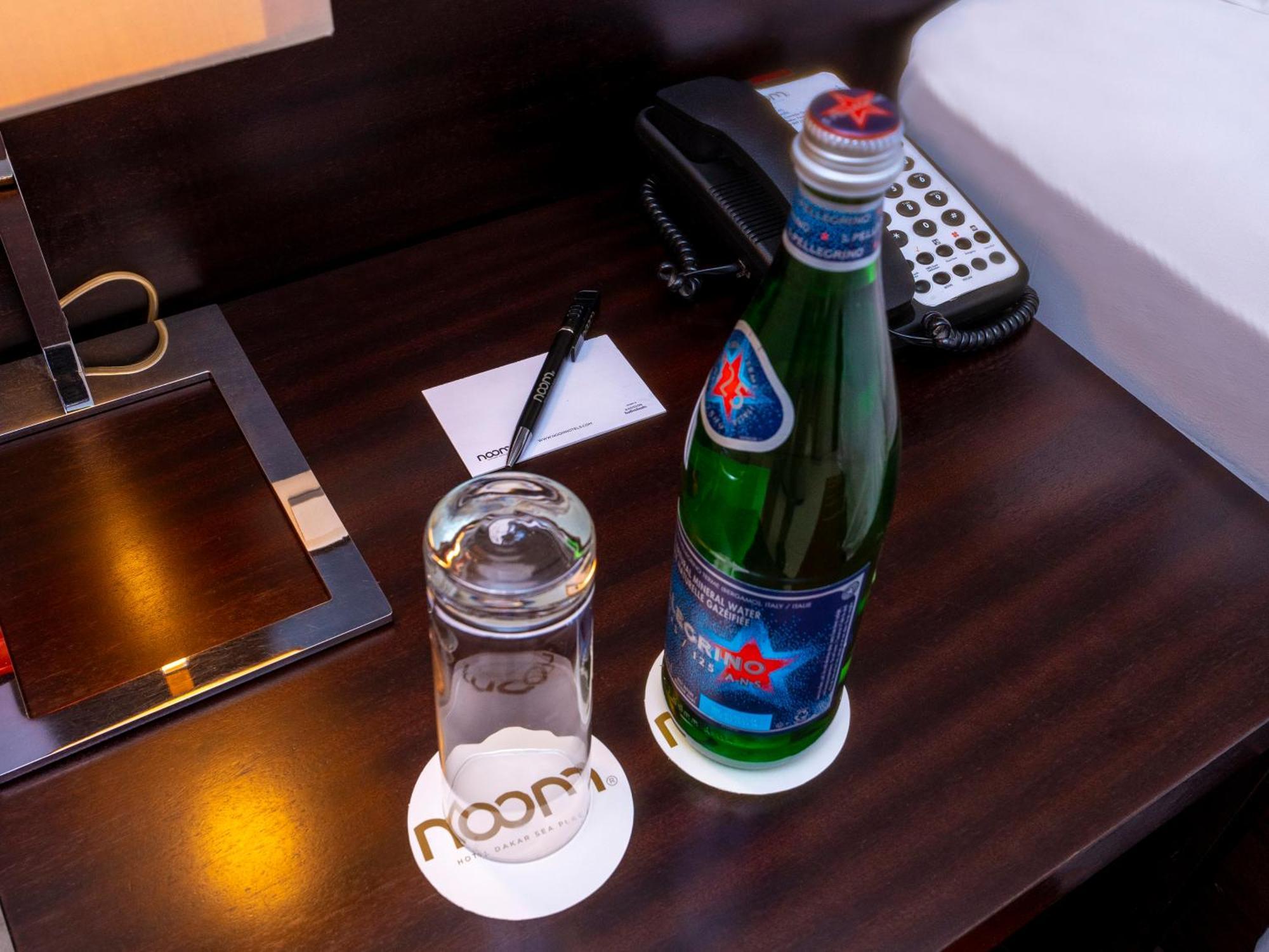 Noom Hotel Dakar Sea Plaza, A Member Of Radisson Individuals Exterior foto A bottle of Perrier
