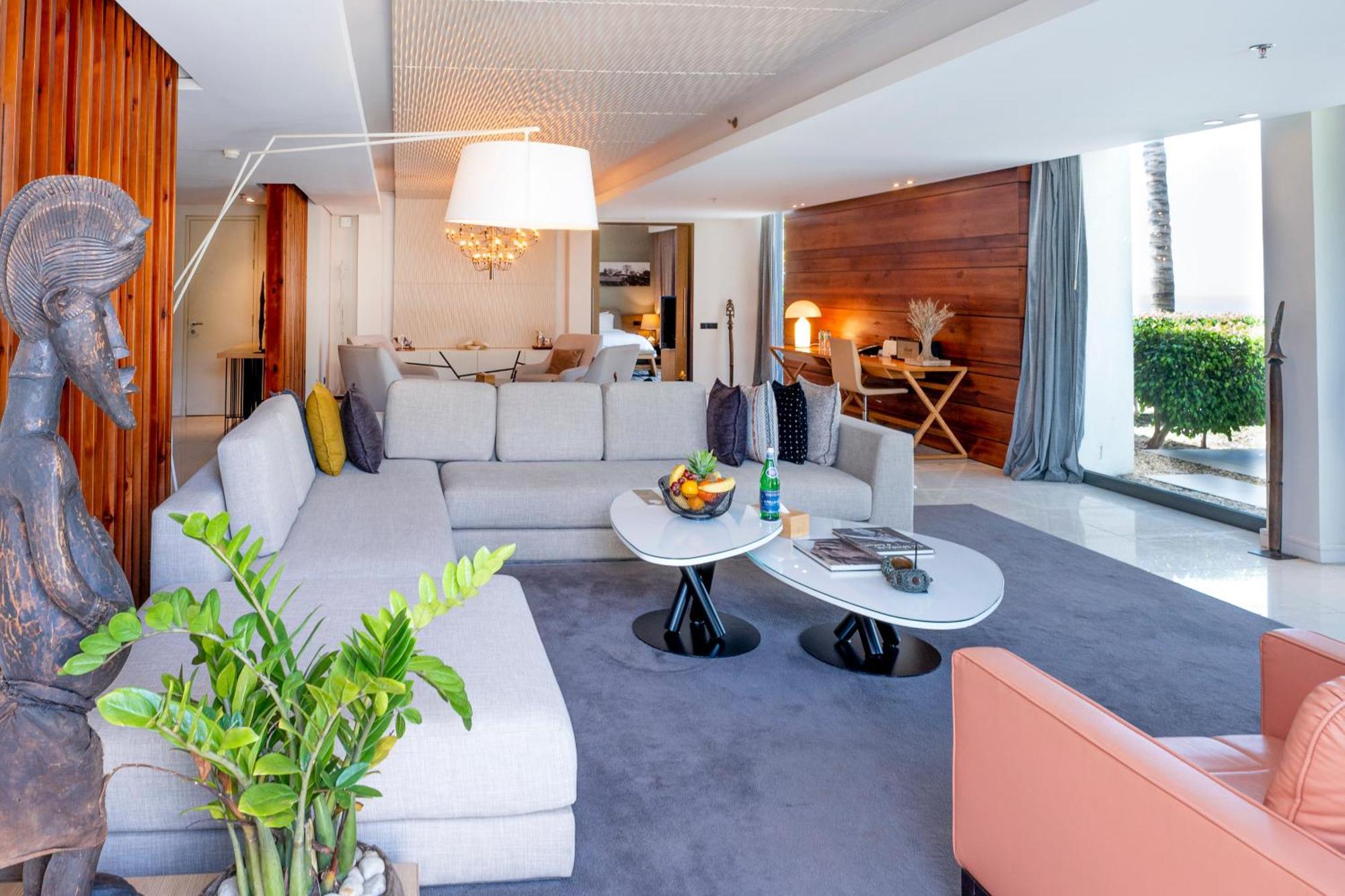 Noom Hotel Dakar Sea Plaza, A Member Of Radisson Individuals Exterior foto The interior of a suite at the hotel