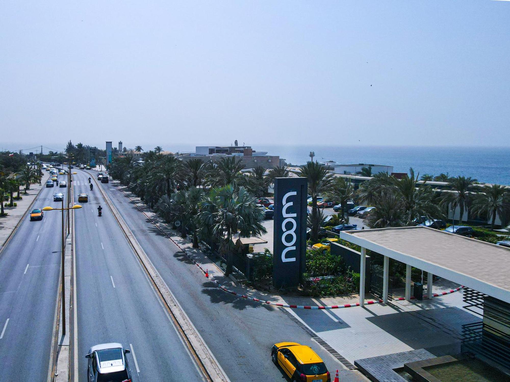 Noom Hotel Dakar Sea Plaza, A Member Of Radisson Individuals Exterior foto The main entrance of the airport
