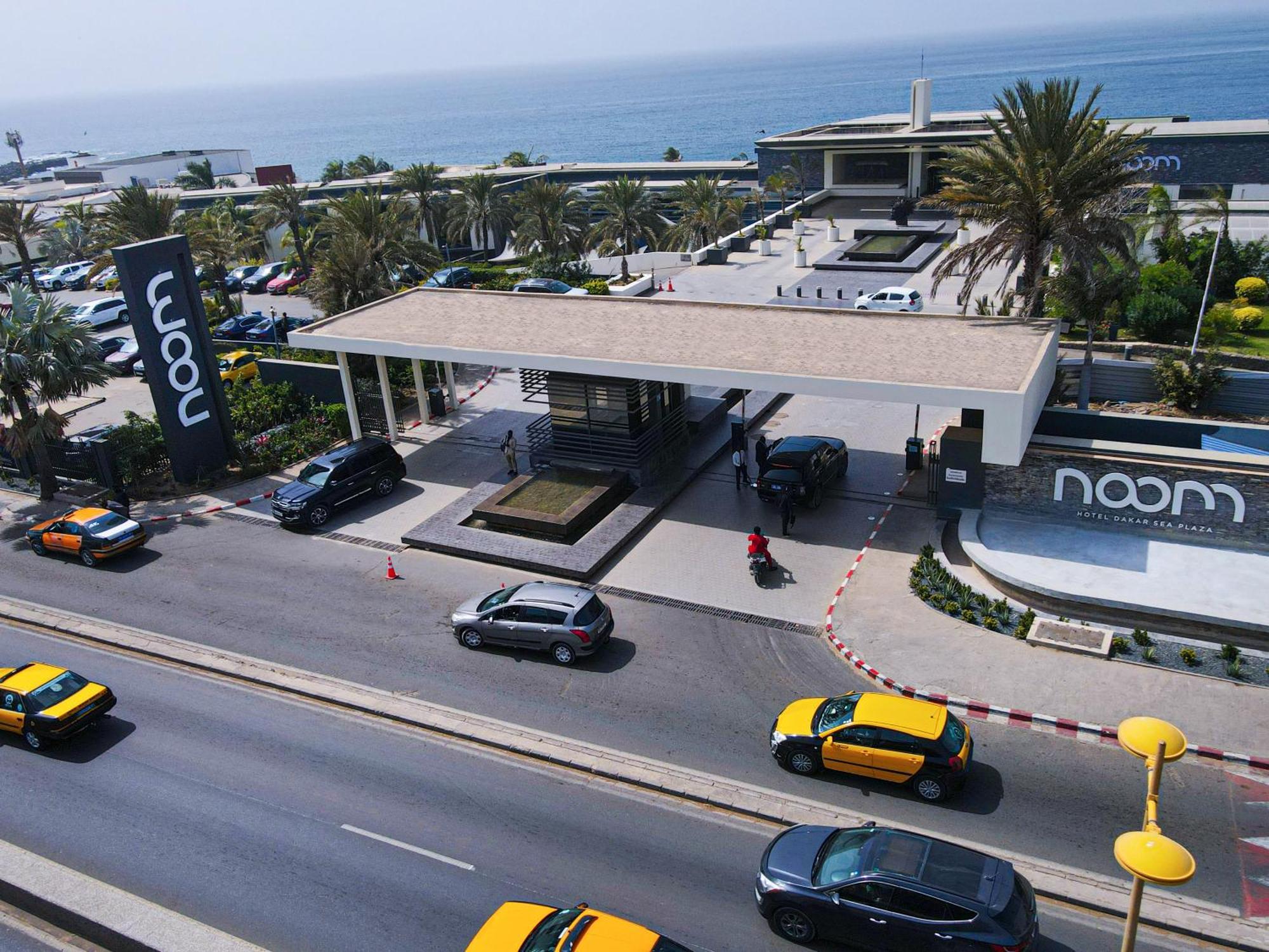 Noom Hotel Dakar Sea Plaza, A Member Of Radisson Individuals Exterior foto The hotel's entrance